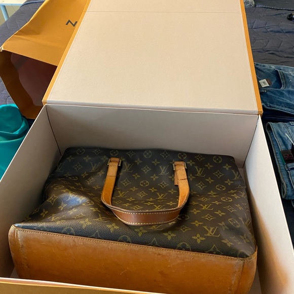 Louis Vuitton Mezzo  authentic handbag in good condition leather is perfect !! - Picture 4 of 7